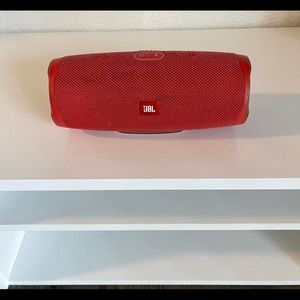 Very very handy JBL speaker!! Good for any occasion